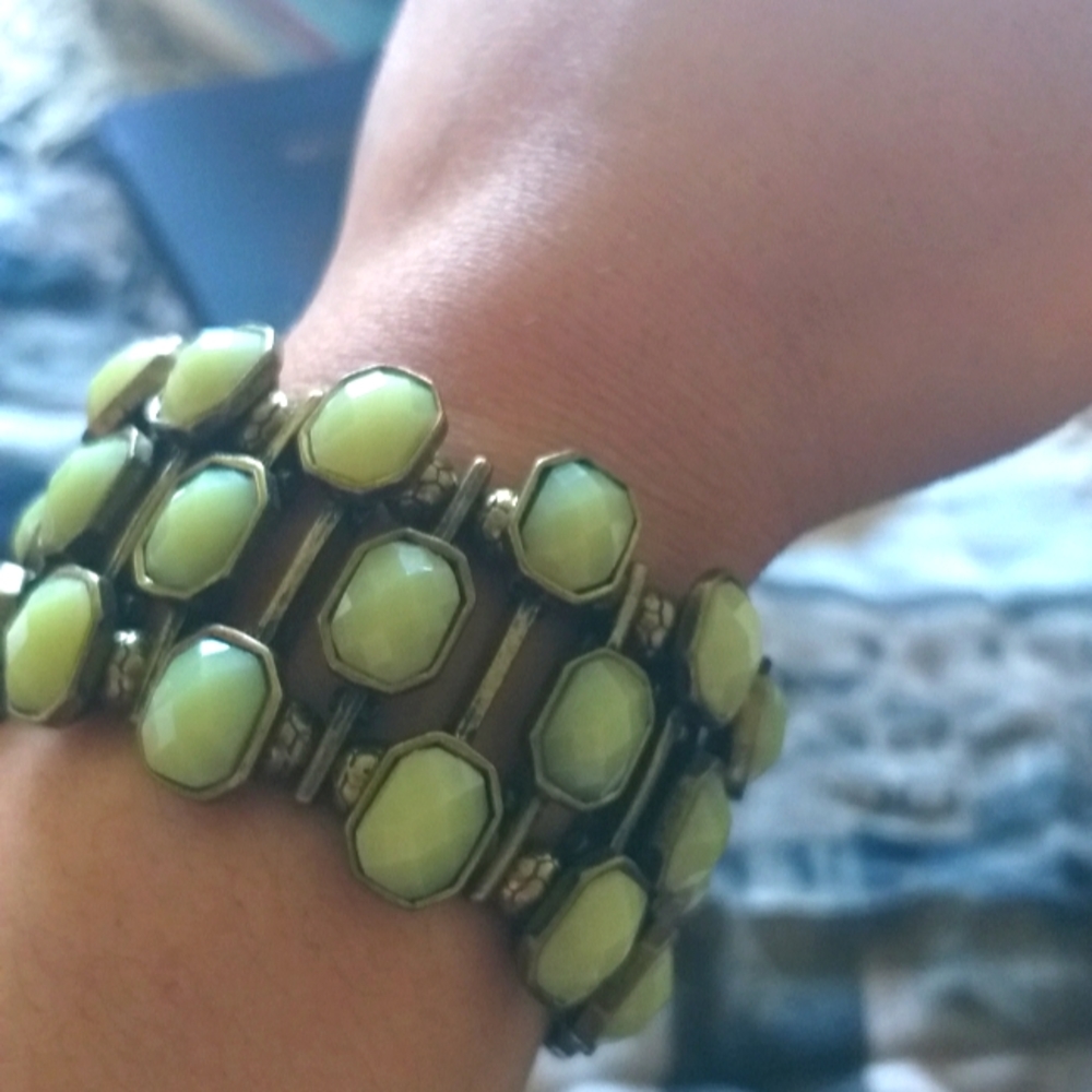 Light green stone bracelet